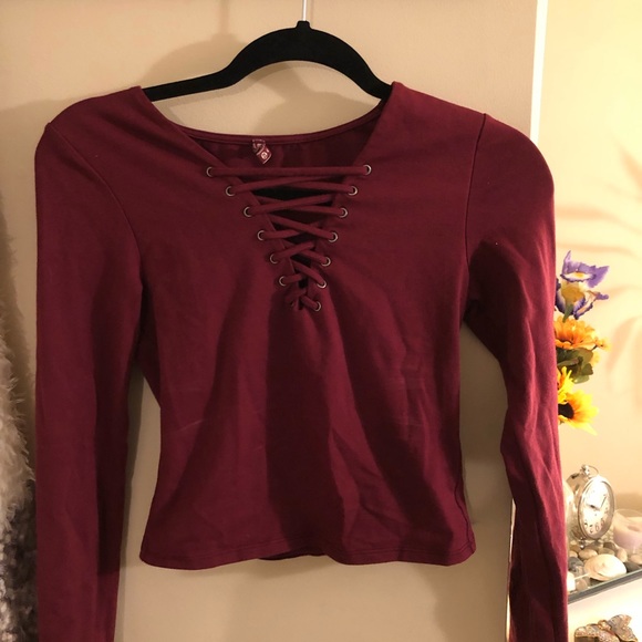 ✨LF LONG SLEEVE CROP TOP - Picture 2 of 2